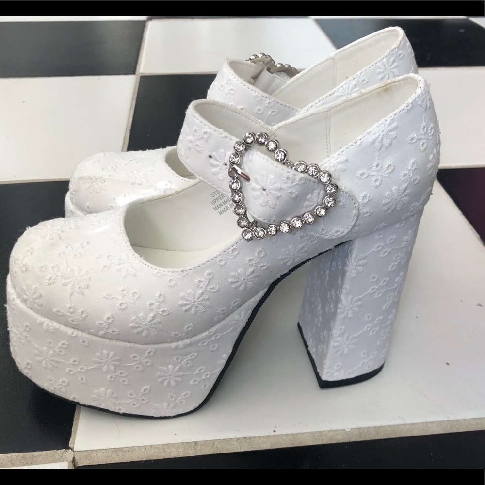 I’ll be your Juliet Mary Jane Platforms, Sugar Thrillz, Dollskill. White, size 6